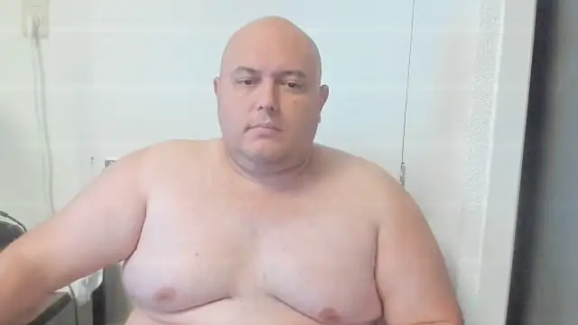 Snapshot of BigromeoXX chatting on 11-08-25, 04:40 BigromeoXX online show from 11-08-25, 04:40