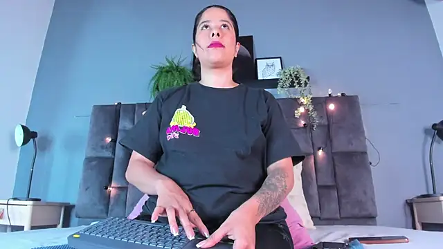 DulceAurora   online show from 04-14-26, 02:50