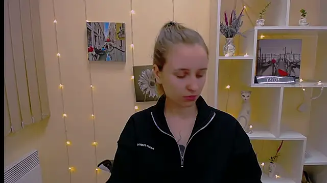 Snapshot of _Nicole_new chatting on 03-05-25, 12:44  Nicole new online show from 03-05-25, 12:44