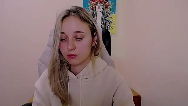 Snapshot of _Nicole_new chatting on 10-19-25, 11:22  Nicole new online show from 10-19-25, 11:22