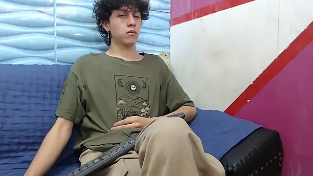 Snapshot of Felipe_Browns chatting on 01-07-25, 01:14 Felipe Browns online show from 01-07-25, 01:14