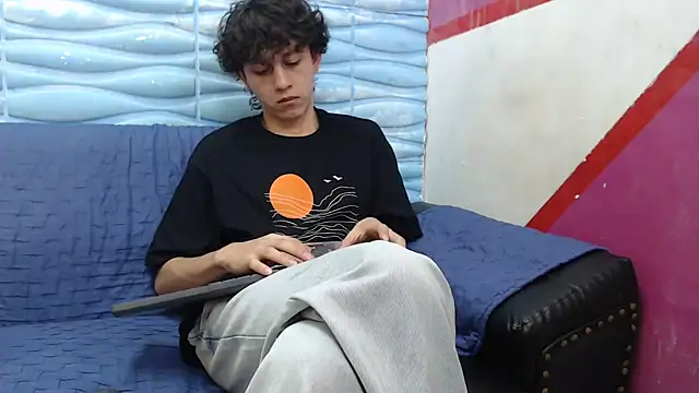 Snapshot of Felipe_Browns chatting on 01-12-25, 01:37 Felipe Browns online show from 01-12-25, 01:37