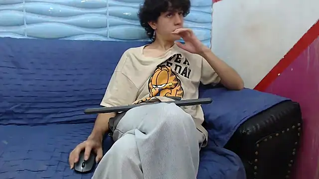Snapshot of Felipe_Browns chatting on 01-18-25, 01:18 Felipe Browns online show from 01-18-25, 01:18