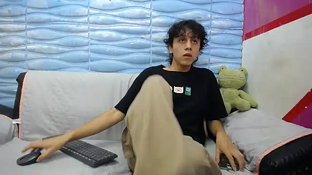 Snapshot of Felipe_Browns chatting on 01-25-25, 01:08 Felipe Browns online show from 01-25-25, 01:08