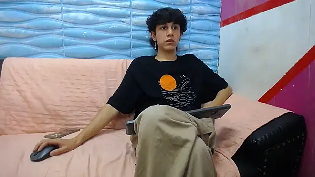 Snapshot of Felipe_Browns chatting on 02-06-25, 01:32 Felipe Browns online show from 02-06-25, 01:32