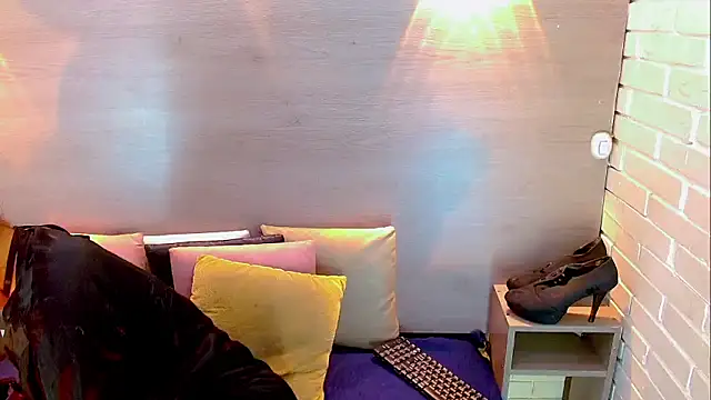 Snapshot of Isalombardi chatting on 01-10-26, 03:41 Isalombardi online show from 01-10-26, 03:41