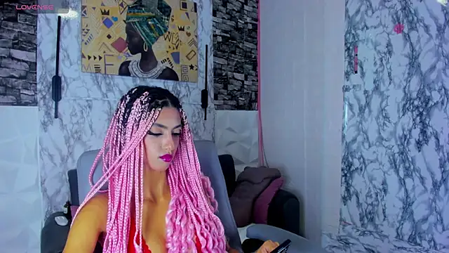 Snapshot of Queen_Cuarxxo chatting on 05-25-26, 08:37 Queen Cuarxxo online show from 05-25-26, 08:37