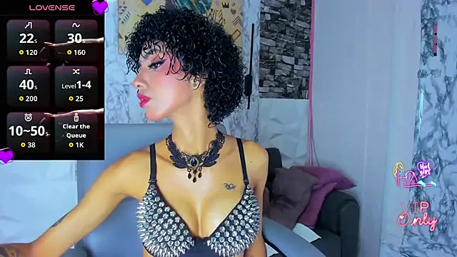 Snapshot of Queen_Cuarxxo chatting on 06-03-26, 09:09 Queen Cuarxxo online show from 06-03-26, 09:09