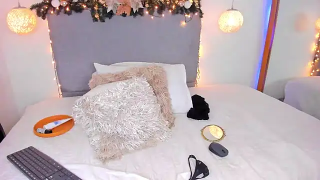 Snapshot of MeganCherryy chatting on 12-18-24, 01:15 MeganCherryy online show from 12-18-24, 01:15