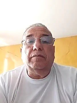 Snapshot of MATTHEW_MRANDA chatting on 05-23-26, 04:11 MATTHEW MRANDA online show from 05-23-26, 04:11