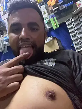 Snapshot of Sheik_z_o chatting on 11-25-25, 11:38 Sheik z o online show from 11-25-25, 11:38