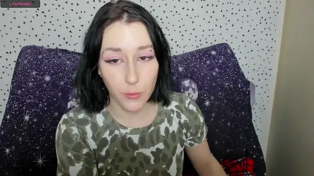 Snapshot of adell_berry chatting on 02-08-25, 05:40 adell berry online show from 02-08-25, 05:40