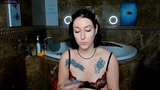 Snapshot of adell_berry chatting on 03-19-25, 02:48 adell berry online show from 03-19-25, 02:48