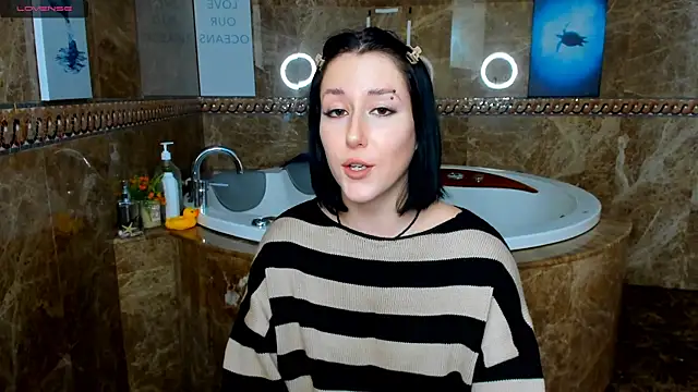 Snapshot of adell_berry chatting on 03-19-25, 08:55 adell berry online show from 03-19-25, 08:55