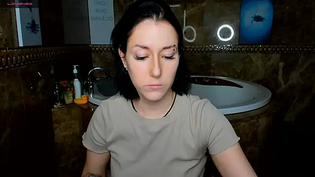 Snapshot of adell_berry chatting on 03-20-25, 01:57 adell berry online show from 03-20-25, 01:57