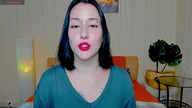 Snapshot of adell_berry chatting on 09-18-25, 02:35 adell berry online show from 09-18-25, 02:35