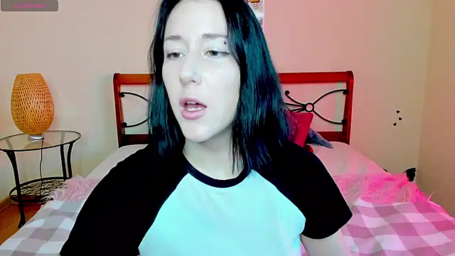 Snapshot of adell_berry chatting on 09-19-25, 02:13 adell berry online show from 09-19-25, 02:13