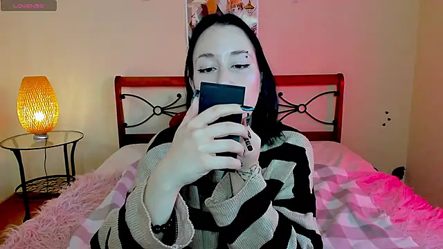 Snapshot of adell_berry chatting on 09-20-25, 02:12 adell berry online show from 09-20-25, 02:12