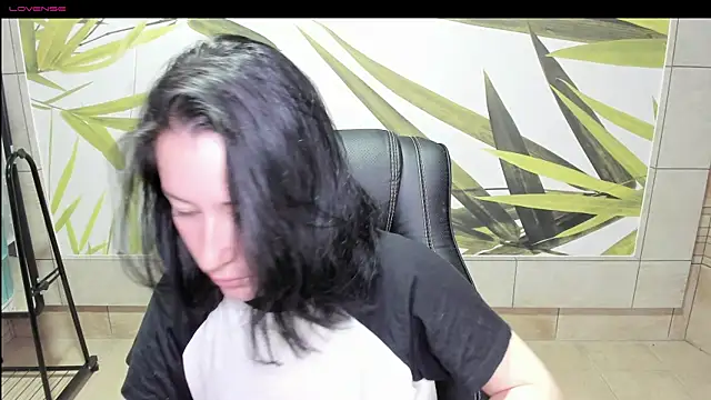 Snapshot of adell_berry chatting on 09-27-25, 02:16 adell berry online show from 09-27-25, 02:16