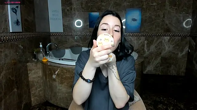 Snapshot of adell_berry chatting on 10-04-25, 02:42 adell berry online show from 10-04-25, 02:42