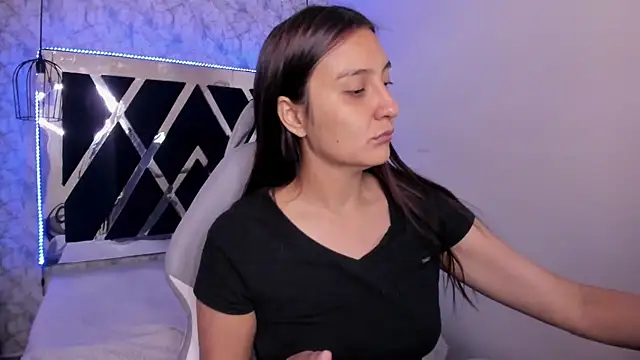  alaia collway  online show from 01-31-25, 12:07