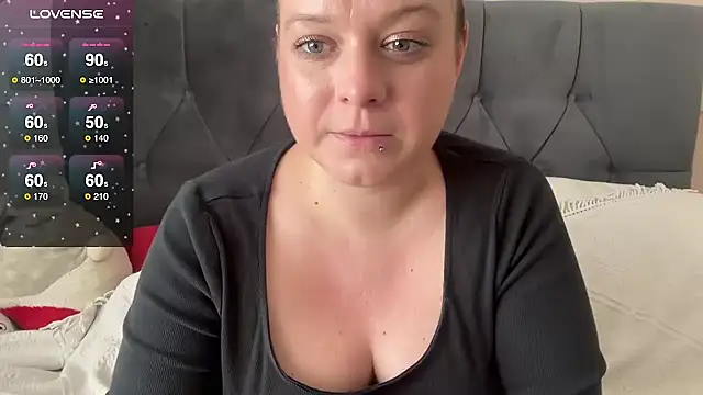 NaughtyWifeUK online show from 04-07-26, 12:16