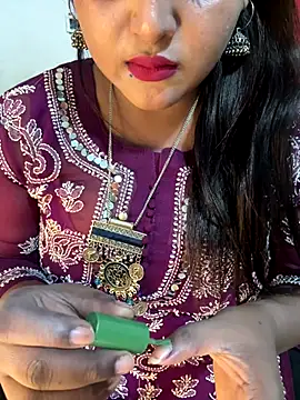 Snapshot of Ayesha_mahi chatting on 10-23-25, 09:41 Ayesha mahi online show from 10-23-25, 09:41