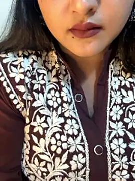 Snapshot of Ayesha_mahi chatting on 10-24-25, 09:17 Ayesha mahi online show from 10-24-25, 09:17