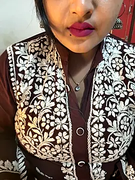 Snapshot of Ayesha_mahi chatting on 11-22-25, 03:44 Ayesha mahi online show from 11-22-25, 03:44