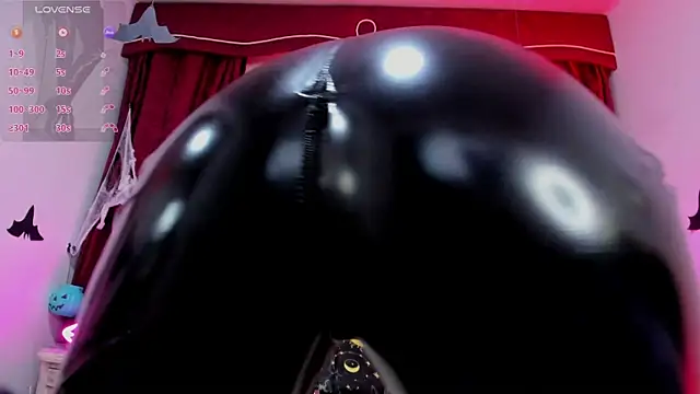 Maddissonlove online show from 10-19-25, 01:12