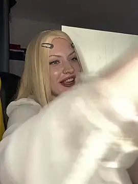 LolaBrattySweetie online show from 10-09-25, 09:13