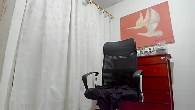 Snapshot of misstresbigcockts chatting on 01-11-25, 08:43 misstresbigcockts online show from 01-11-25, 08:43