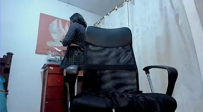 Snapshot of misstresbigcockts chatting on 03-11-25, 01:37 misstresbigcockts online show from 03-11-25, 01:37