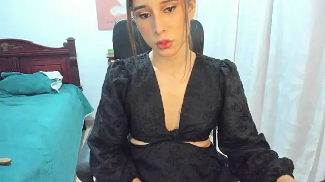 Snapshot of misstresbigcockts chatting on 11-14-25, 10:25 misstresbigcockts online show from 11-14-25, 10:25