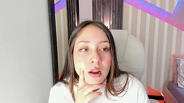 emily layton online show from 09-10-25, 02:06