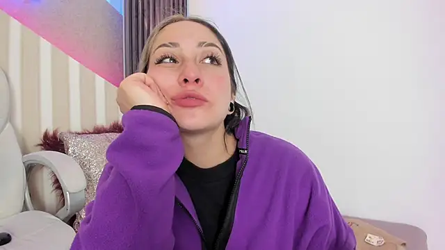 emily layton online show from 10-01-25, 01:39