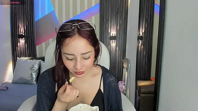 emily layton online show from 11-30-25, 04:44