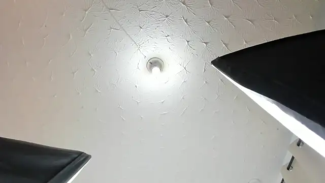 Alison Chan  online show from 04-12-26, 02:05