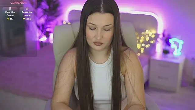Snapshot of OneLaya chatting on 09-14-25, 01:54 OneLaya online show from 09-14-25, 01:54