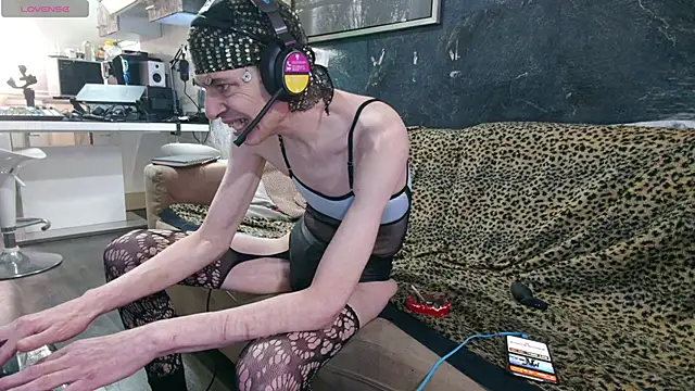 Snapshot of Doggyray44 chatting on 01-23-25, 08:57 Doggyray44 online show from 01-23-25, 08:57