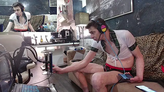 Snapshot of Doggyray44 chatting on 02-19-25, 10:12 Doggyray44 online show from 02-19-25, 10:12