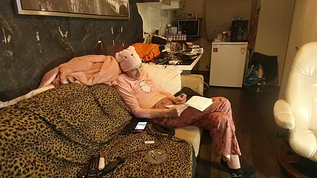 Snapshot of Doggyray44 chatting on 01-05-26, 05:27 Doggyray44 online show from 01-05-26, 05:27