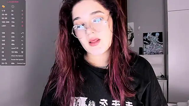 Snapshot of July_Slowdive chatting on 12-24-24, 01:28 July Slowdive online show from 12-24-24, 01:28