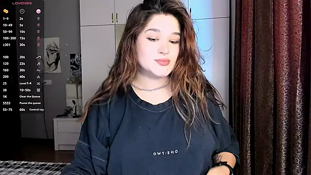 Snapshot of July_Slowdive chatting on 03-14-25, 12:40 July Slowdive online show from 03-14-25, 12:40