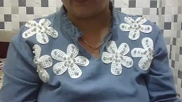 Snapshot of bhabhi_jaan11 chatting on 02-10-26, 06:12 bhabhi jaan11 online show from 02-10-26, 06:12