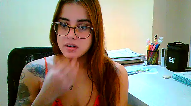 Snapshot of maliamiller chatting on 03-20-25, 10:32 maliamiller online show from 03-20-25, 10:32