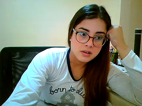 Snapshot of maliamiller chatting on 09-24-25, 02:20 maliamiller online show from 09-24-25, 02:20