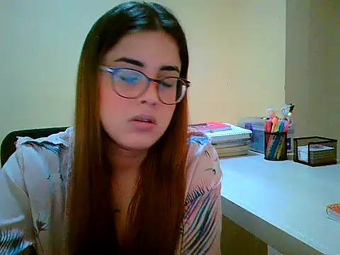 Snapshot of maliamiller chatting on 10-10-25, 07:51 maliamiller online show from 10-10-25, 07:51