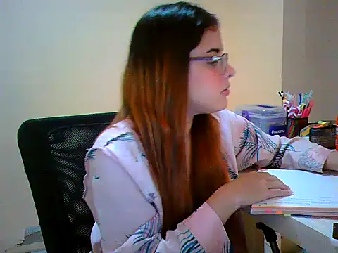 Snapshot of maliamiller chatting on 10-29-25, 02:03 maliamiller online show from 10-29-25, 02:03