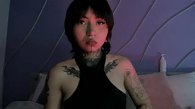 Snapshot of Evangeline_bell chatting on 01-22-25, 03:51 Evangeline bell online show from 01-22-25, 03:51